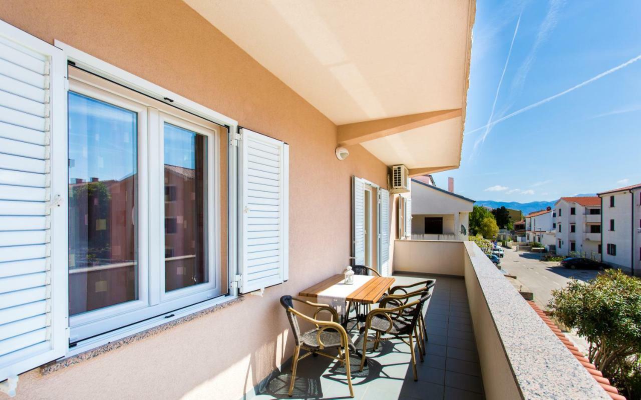 Apartments Mira Baska  Exterior photo